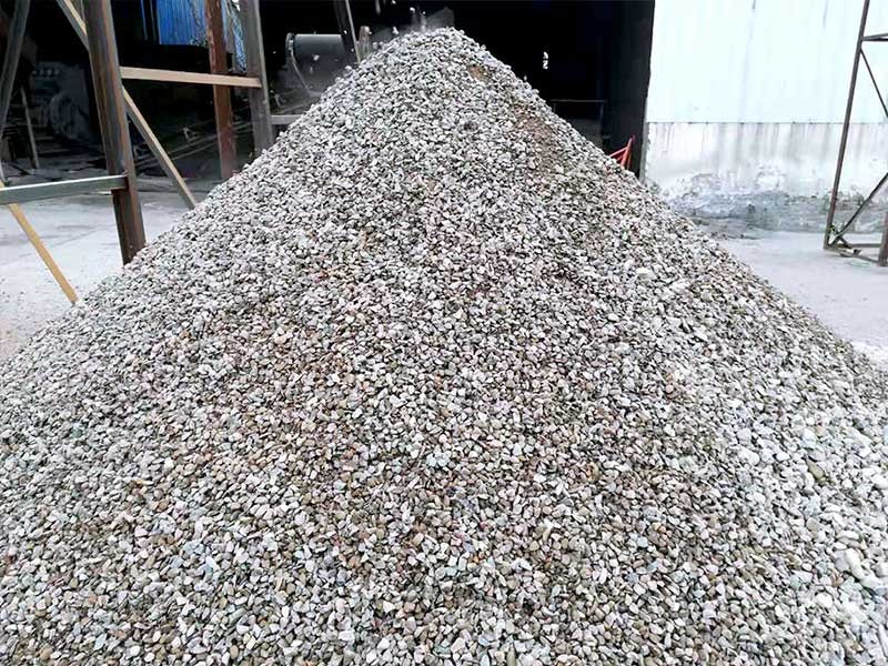 05石子不好賣，這款機(jī)器碎石成沙解難題（附廣西05石子制砂現(xiàn)場(chǎng)）