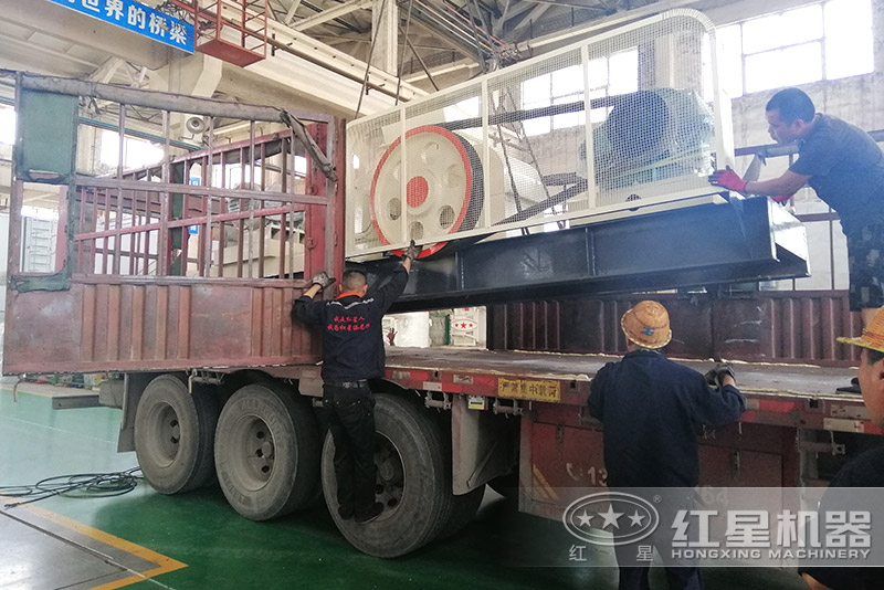 紅星對輥制砂機價格優(yōu)惠，車間直接發(fā)貨