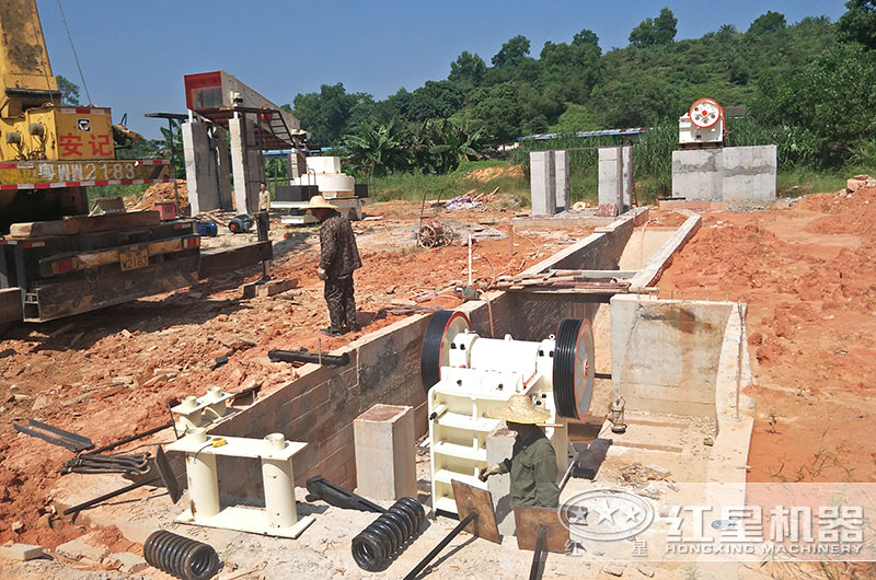 細顎式破碎機-300x1300鄂破出料粒度是多少，價格及參數(shù)