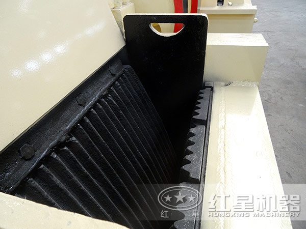 鄂式破碎機結(jié)構(gòu)圖