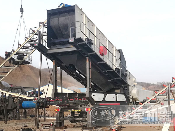 建筑垃圾移動破碎站現(xiàn)場