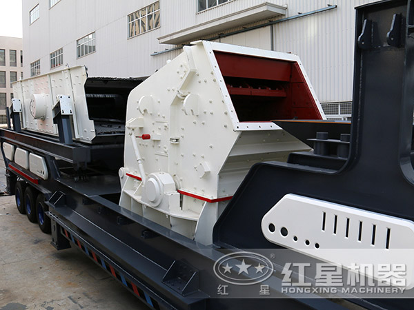 輪胎移動(dòng)破碎車(chē)，搭載反擊式破碎機(jī)