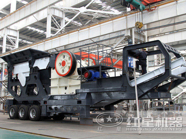 移動顎式破碎機(jī)車間