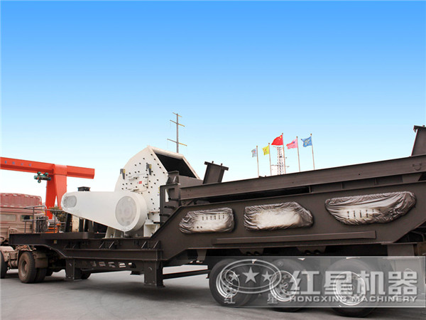 移動(dòng)破碎機(jī)，搭載反擊式破碎機(jī)
