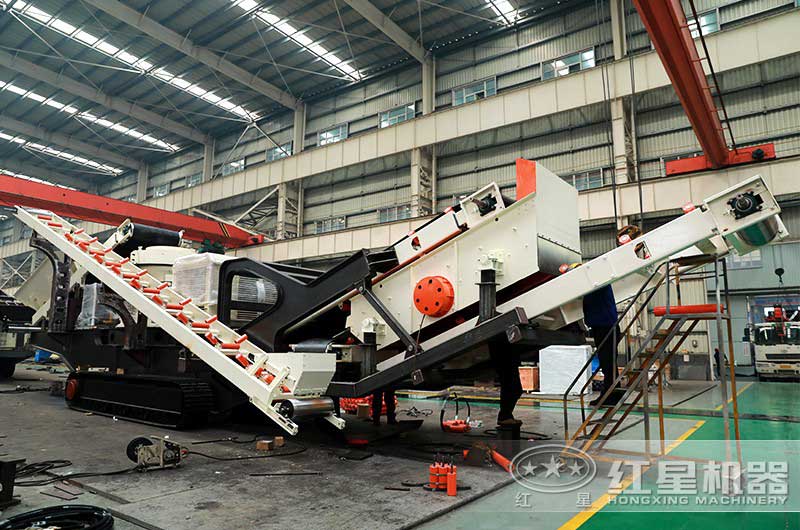 履帶式碎石機(jī)械設(shè)備組裝車間