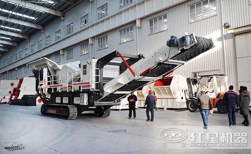 客戶來廠親自試機(jī)履帶式移動(dòng)破碎機(jī)