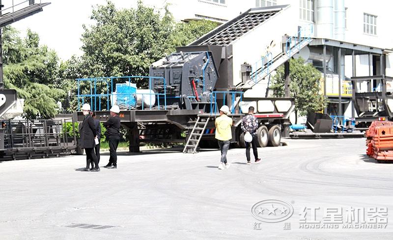 移動反擊式破碎機(jī)