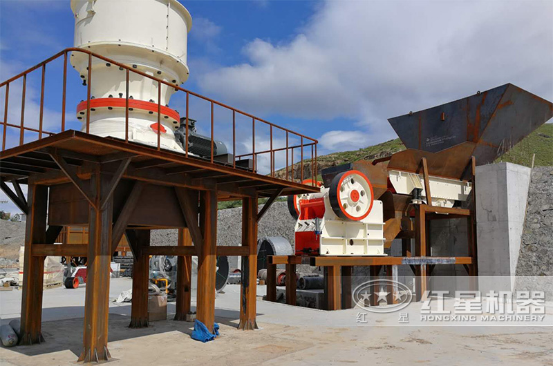 小型圓錐礦山碎石機(jī)現(xiàn)場