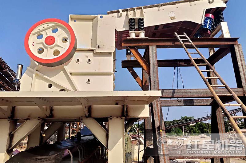 河南生產(chǎn)顎式破碎機(jī)的廠家怎么樣？顎式破碎機(jī)的類型有哪些？